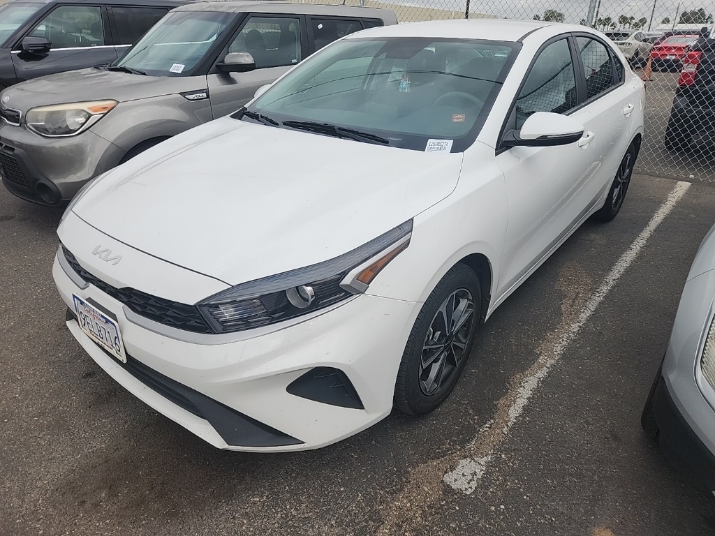 2023 Kia Forte LXS photo 3