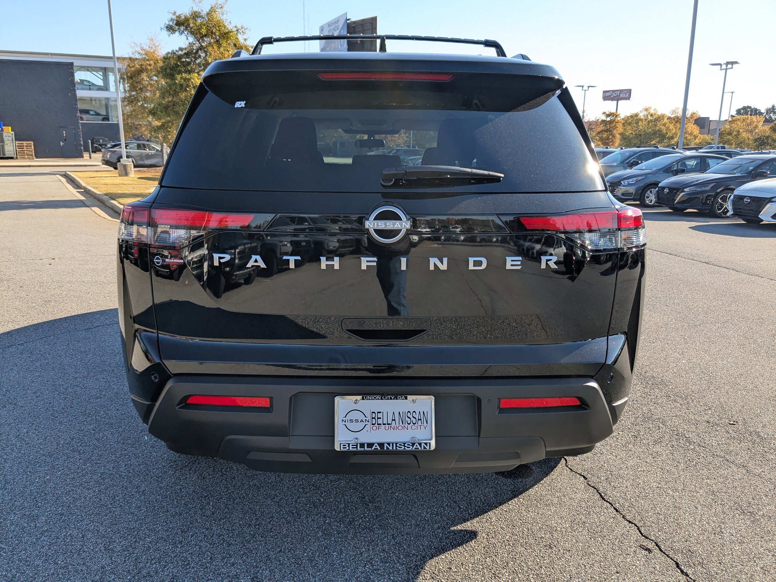 2025 Nissan Pathfinder SV photo 4