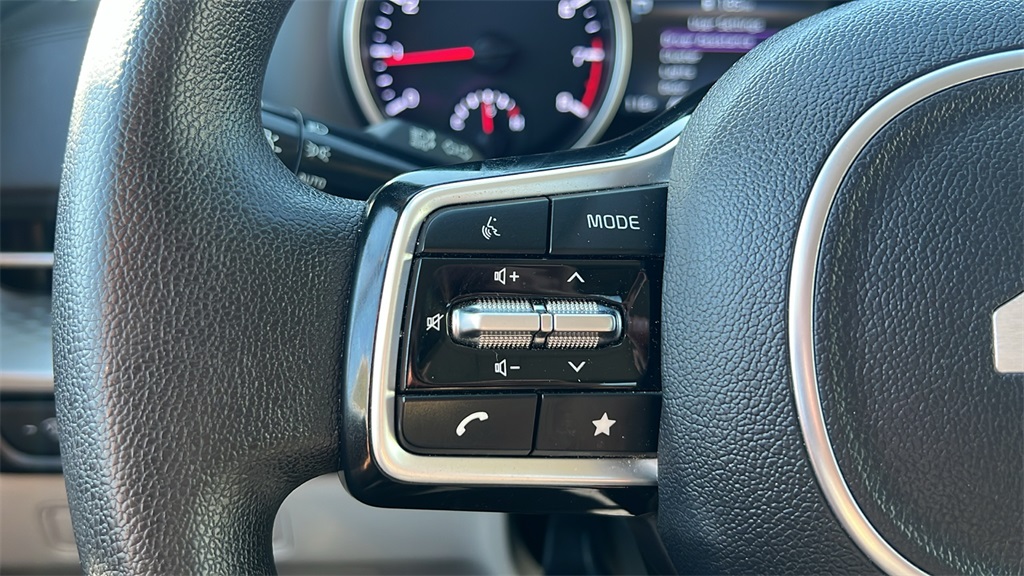 2023 Kia Carnival LX photo 16