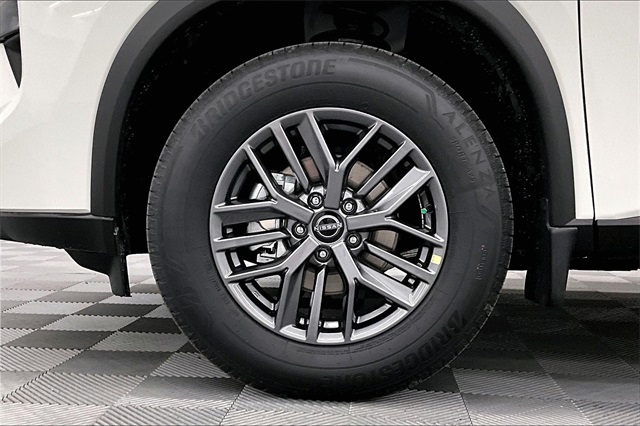 2025 Nissan Rogue S photo 11
