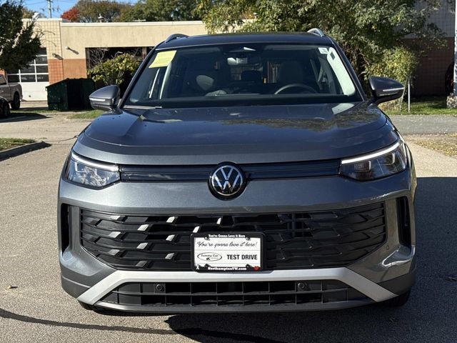 2025 Volkswagen Tiguan SE photo 2