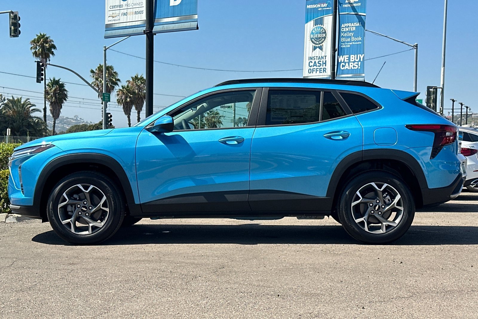 2025 Chevrolet Trax LT photo 7