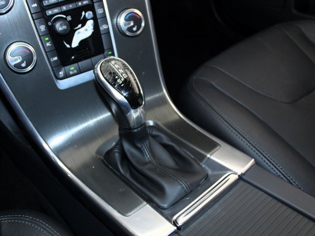 2015 Volvo XC60 T5 Premier photo 15