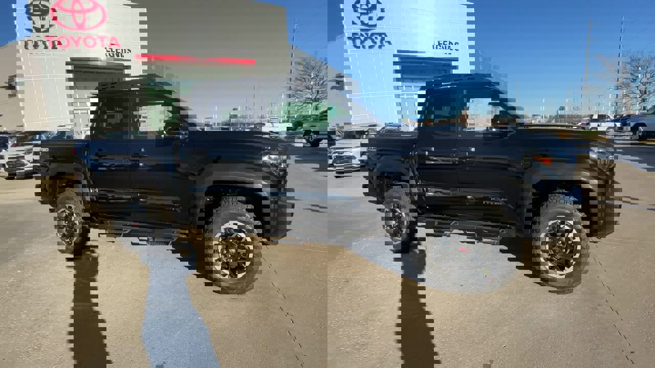 2024 Toyota Tacoma TRD Off-Road photo 2