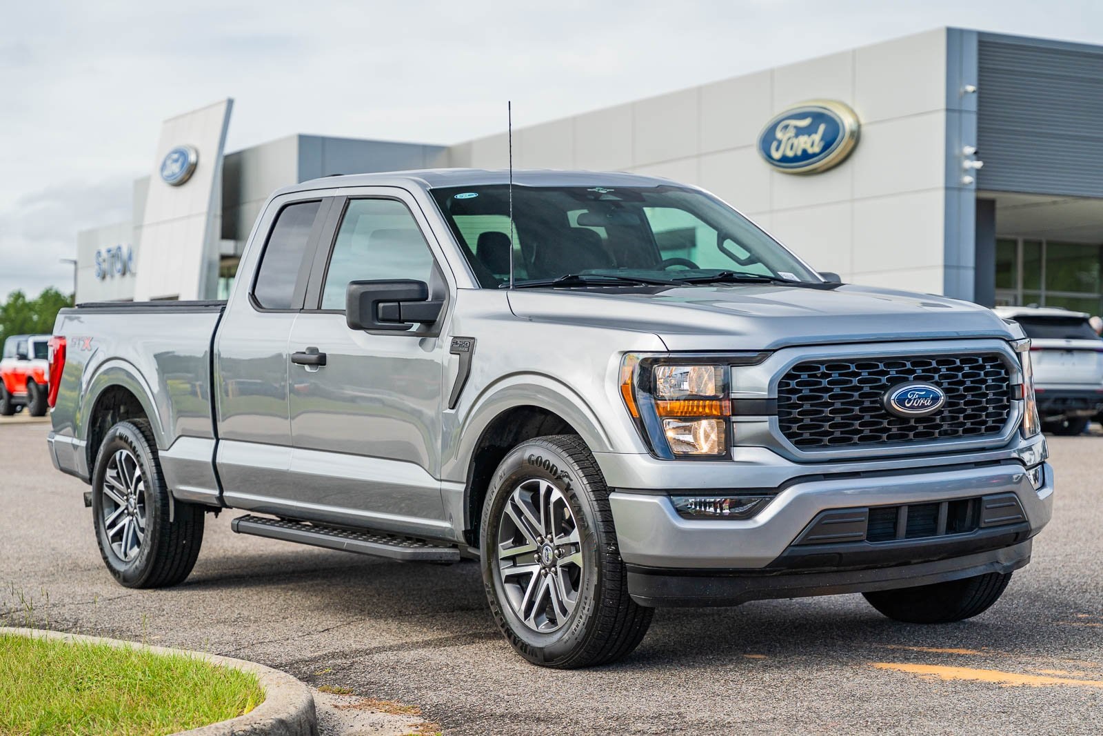 2023 Ford F-150 XL's photo