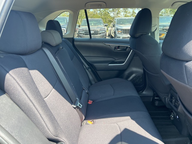 2025 Toyota RAV4 LE photo 9
