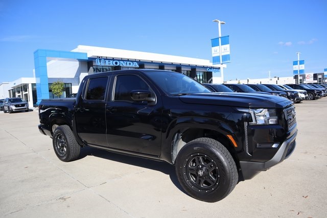 2022 Nissan Frontier SV's photo