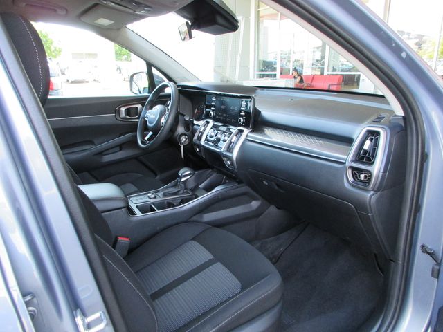 2022 Kia Sorento LX photo 25