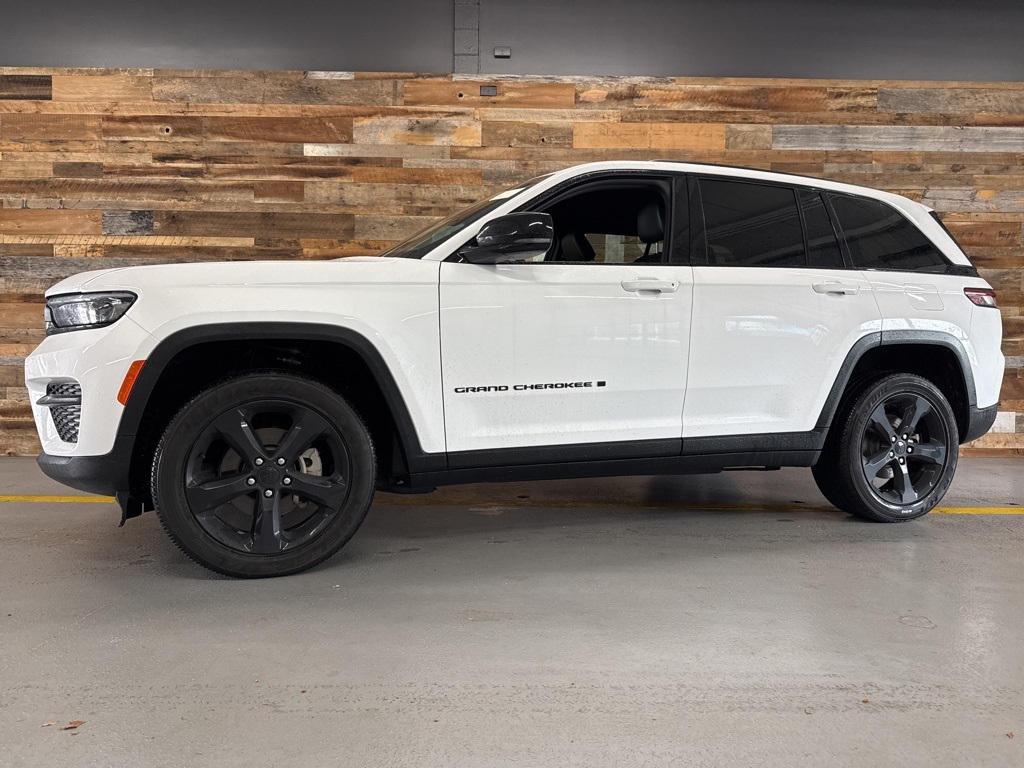 2024 Jeep Grand Cherokee Altitude photo 3