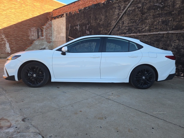 2025 Toyota Camry LE photo 4