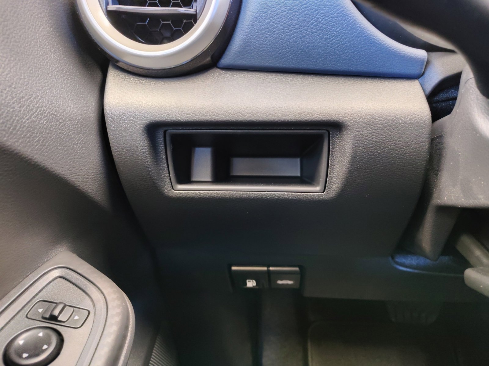 2025 Nissan Versa SV photo 20