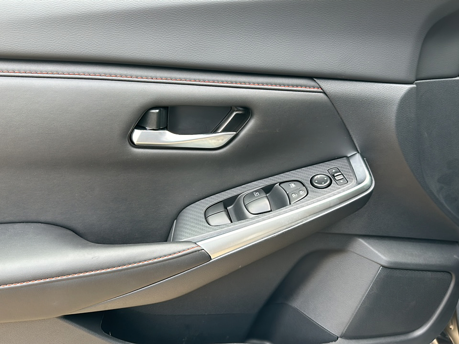 2025 Nissan Sentra SR photo 2