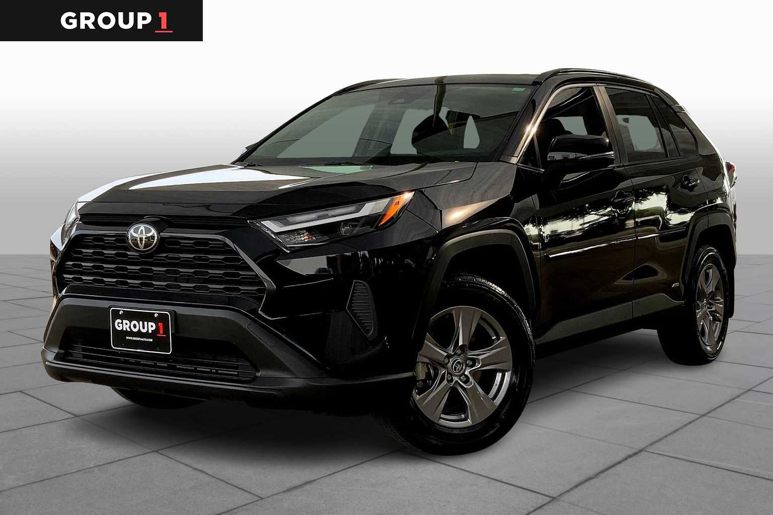 2025 Toyota RAV4 XLE's photo