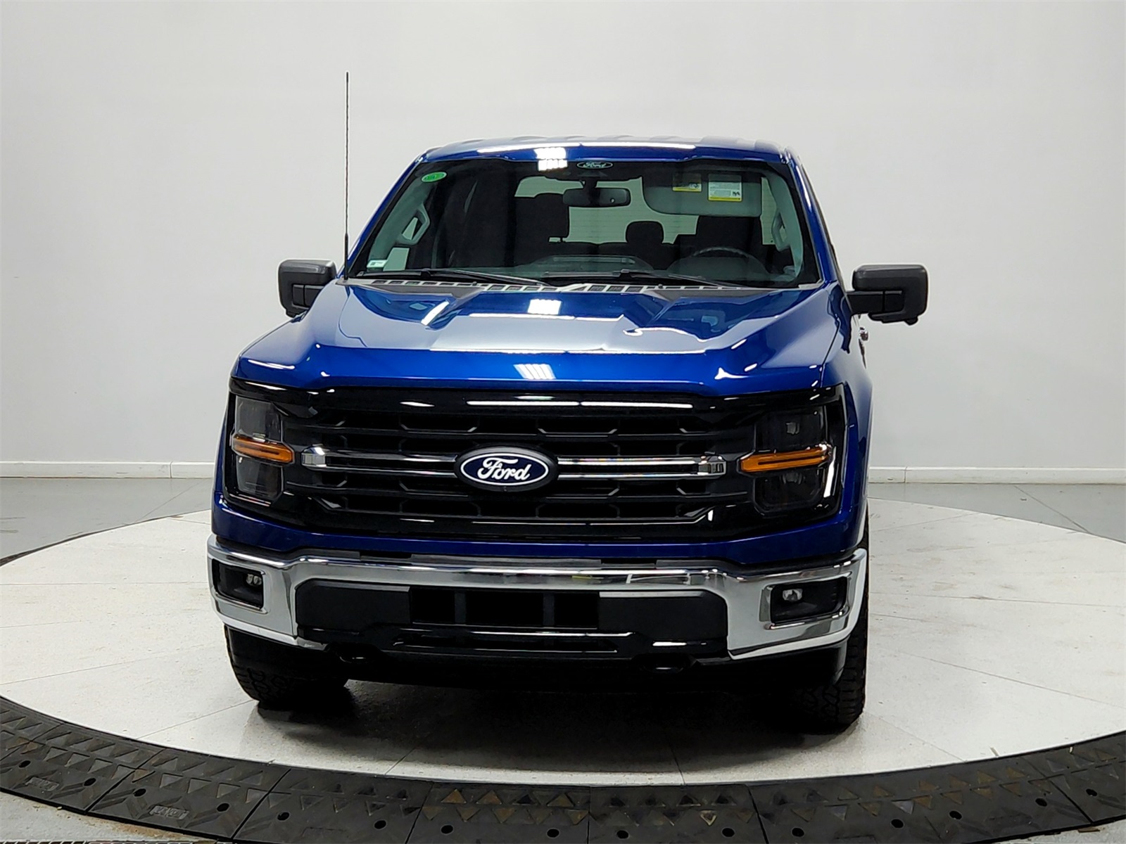 2024 Ford F-150 XLT photo 2
