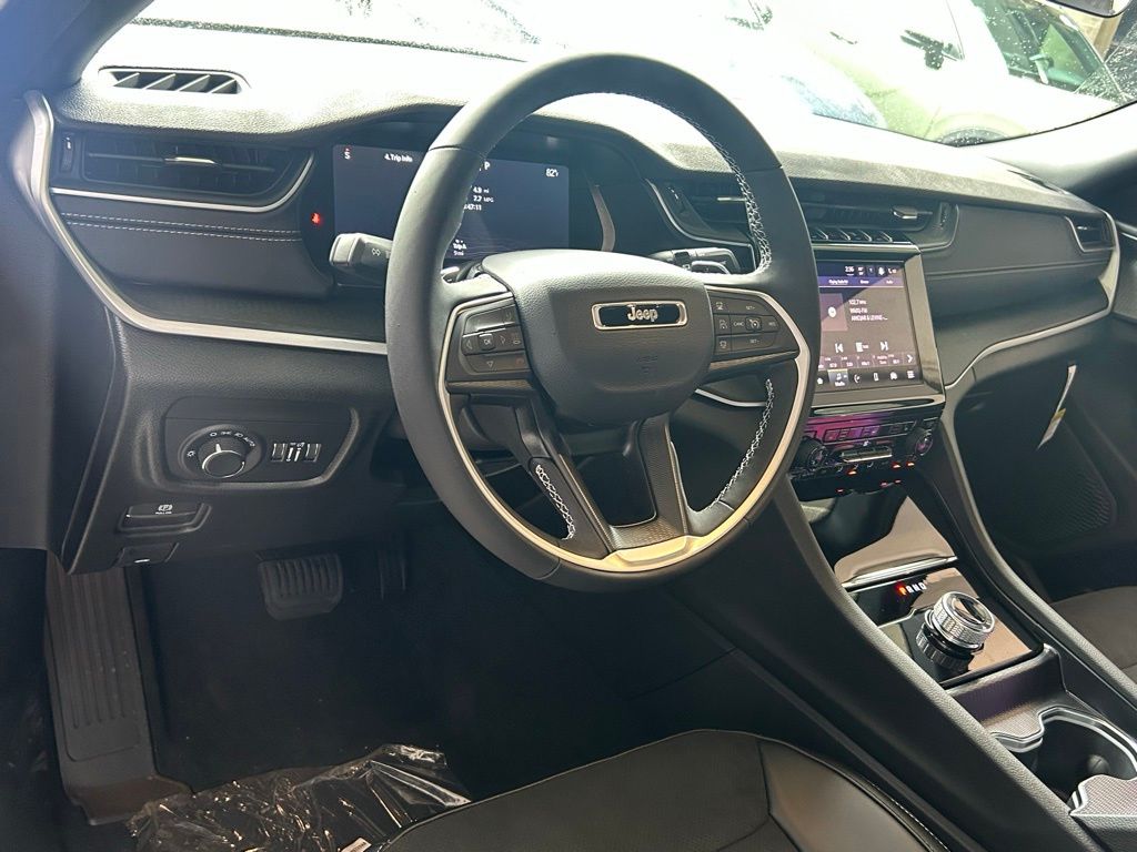 2025 Jeep Grand Cherokee Laredo Altitude photo 30