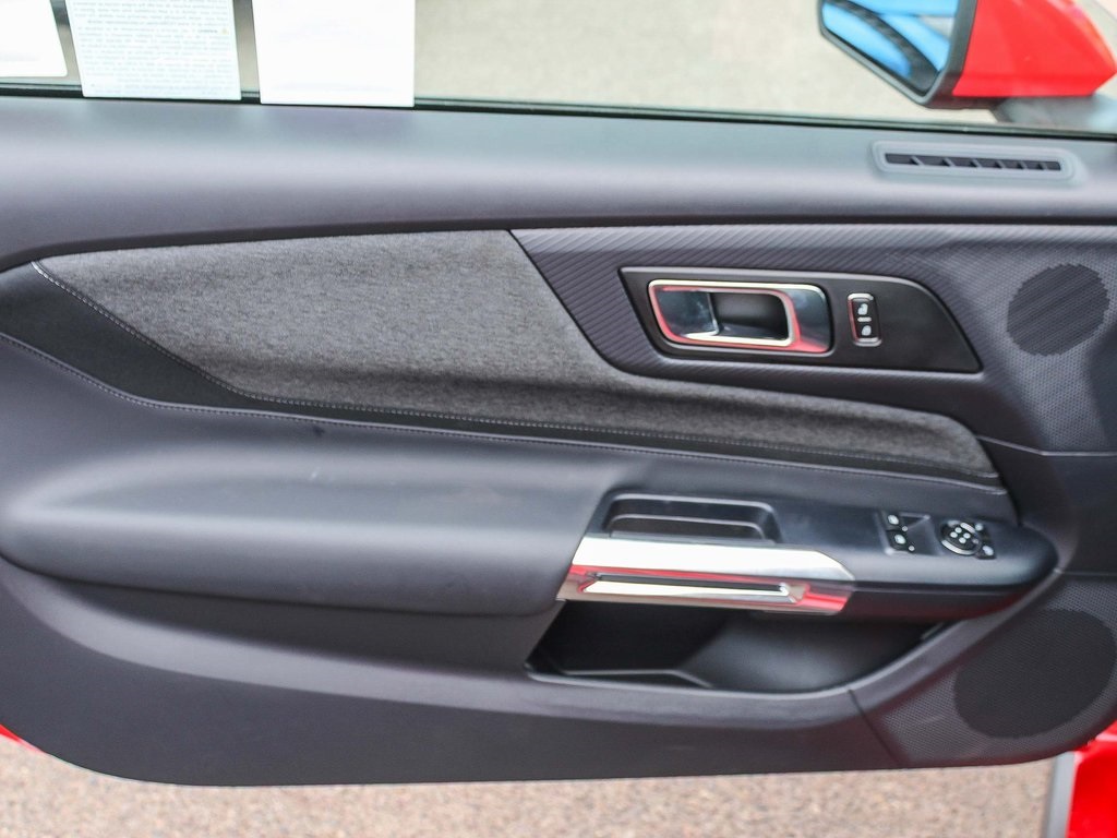 2025 Ford Mustang EcoBoost photo 19
