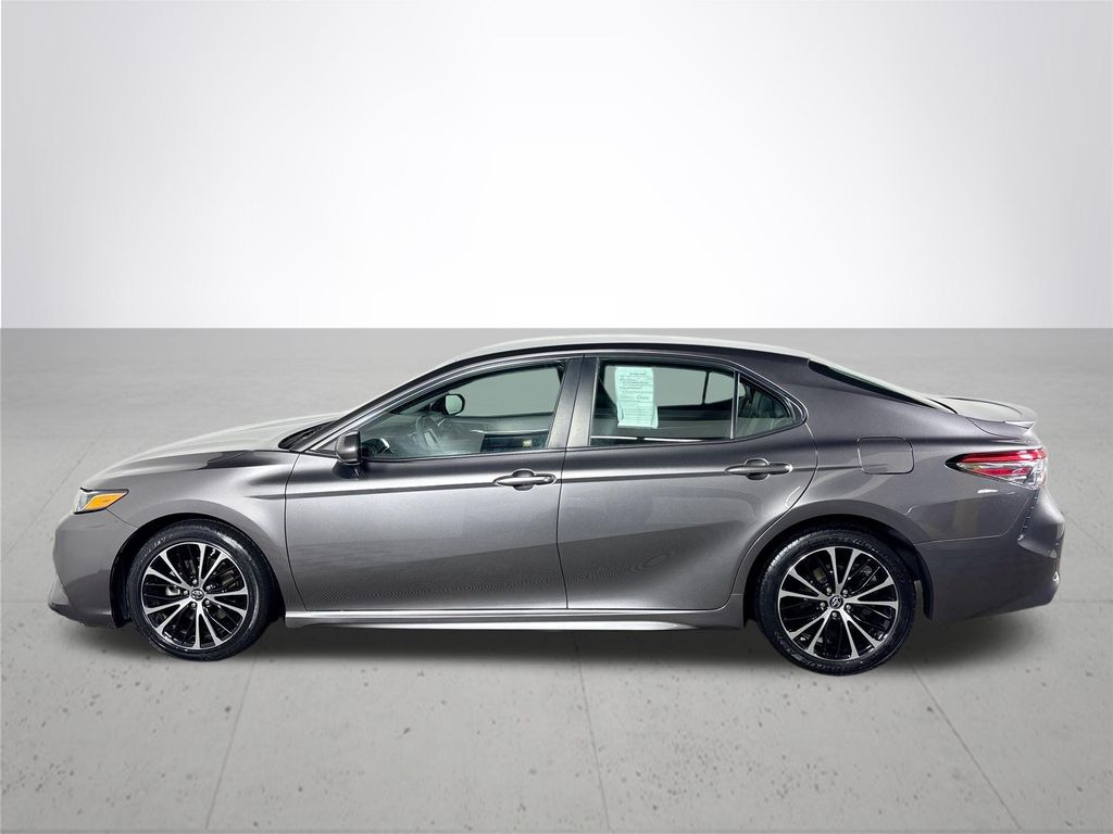 2018 Toyota Camry SE photo 9