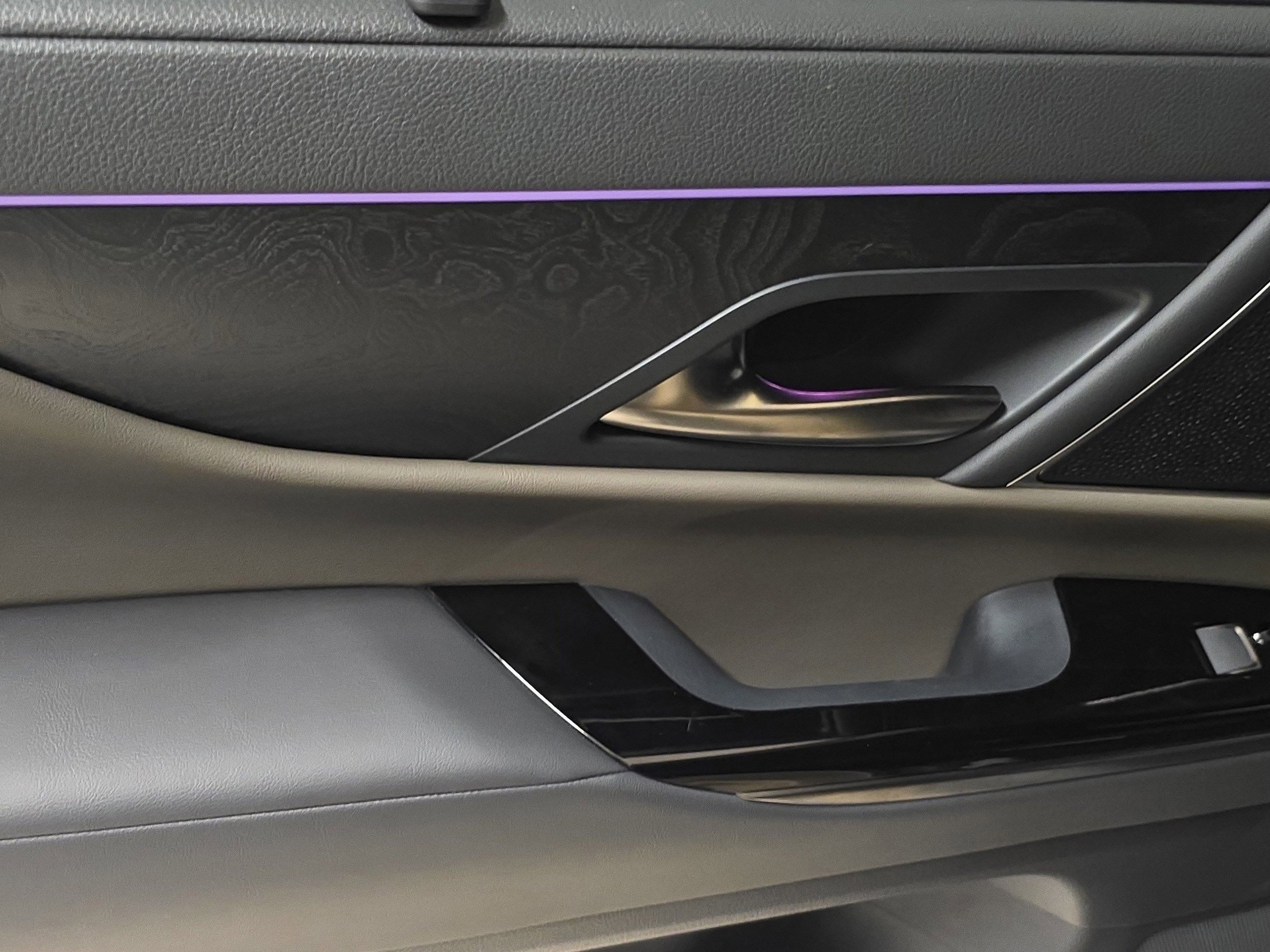 2025 Lexus LX photo 3