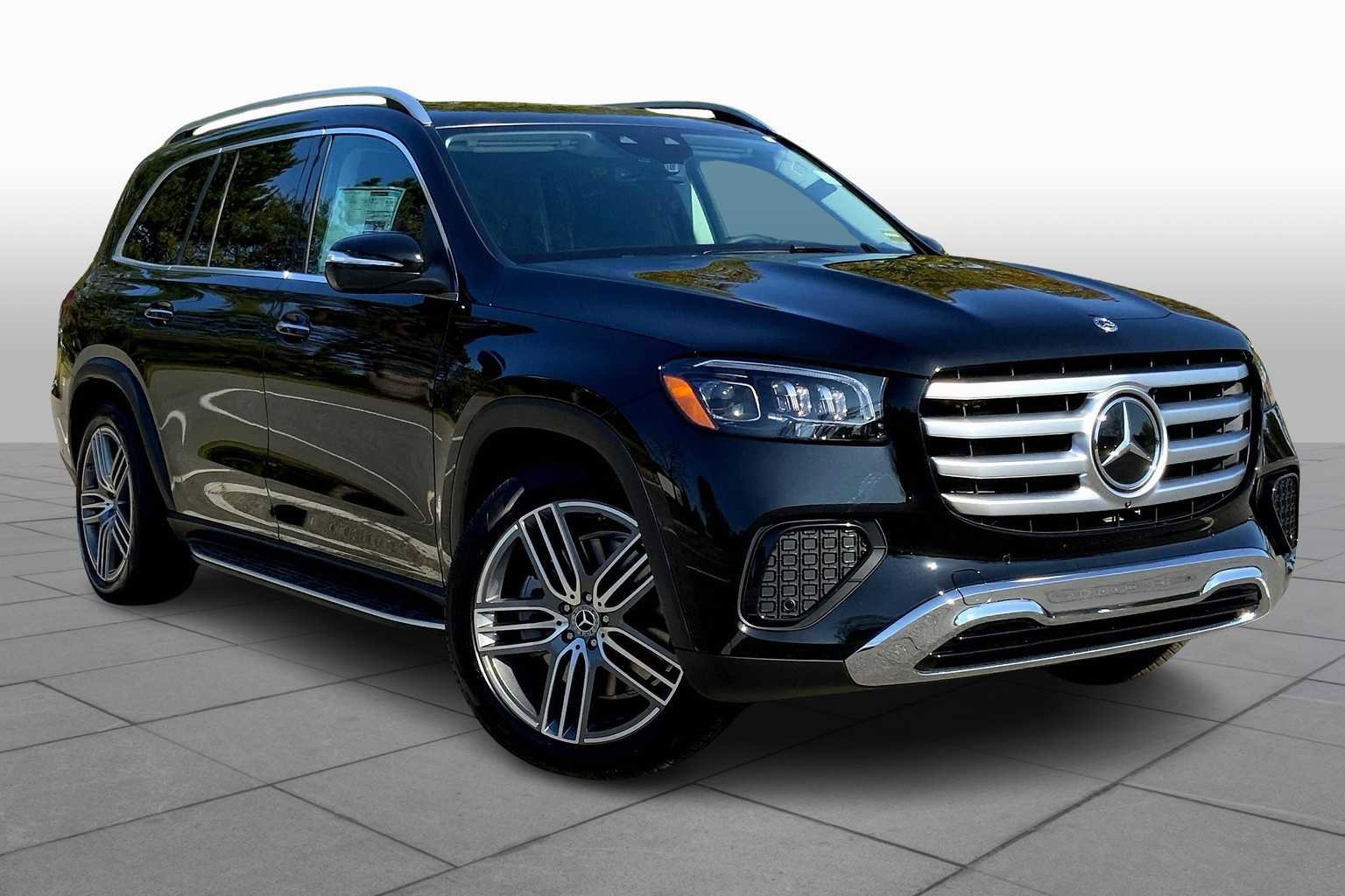 2026 Mercedes Benz GLS 450 4MATIC photo 2