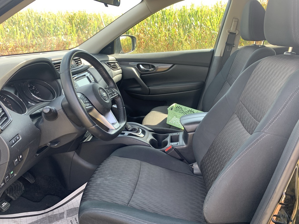 2018 Nissan Rogue SV photo 9
