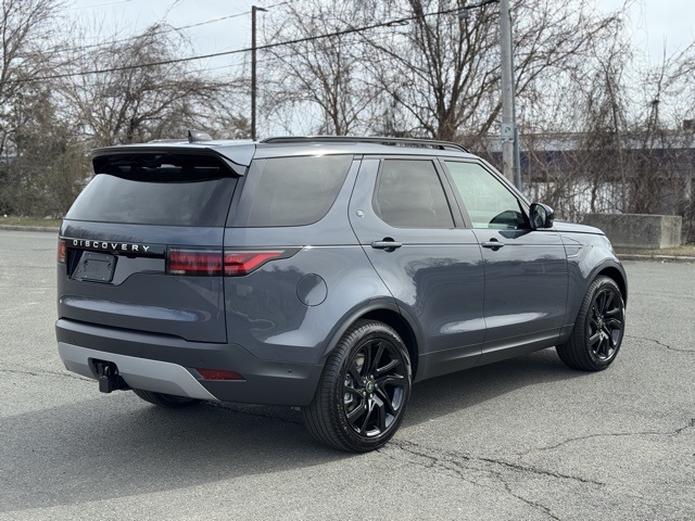 2025 Land Rover Discovery S photo 2