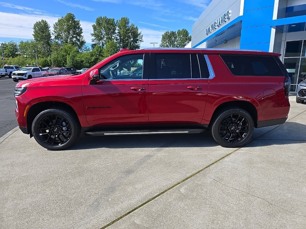 2025 Chevrolet Suburban LT photo 2