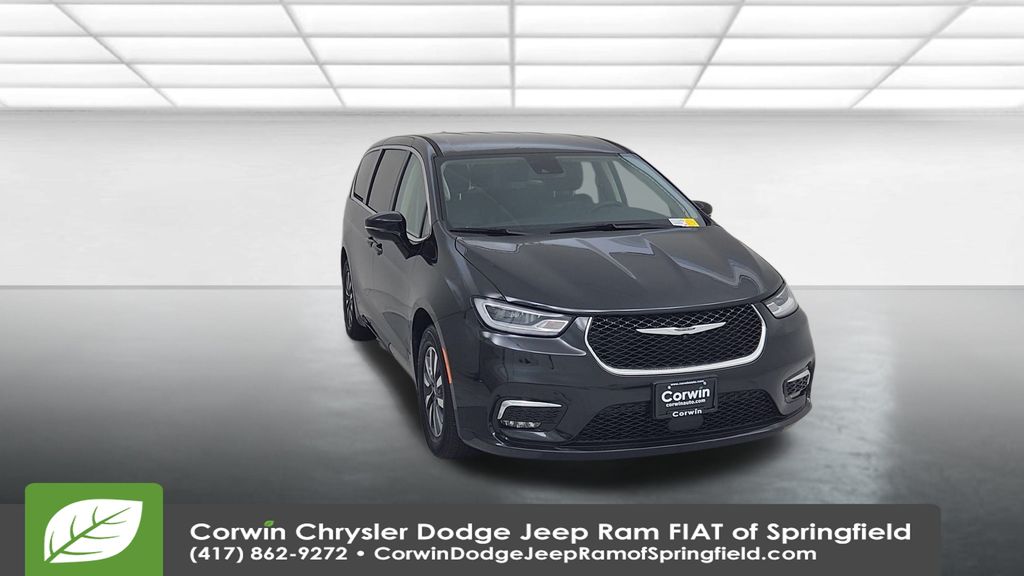 2024 Chrysler Pacifica Hybrid photo 4