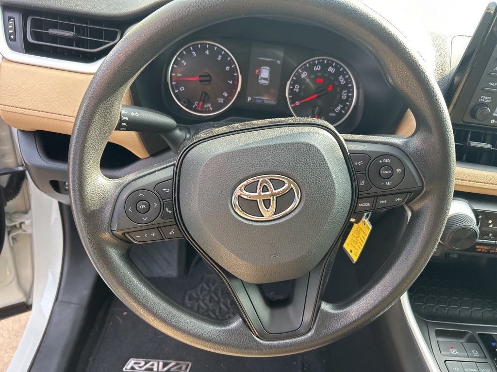 2021 Toyota RAV4 LE photo 10