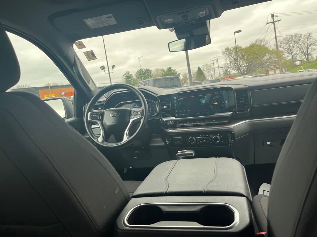 2024 Chevrolet Silverado 1500 RST photo 24