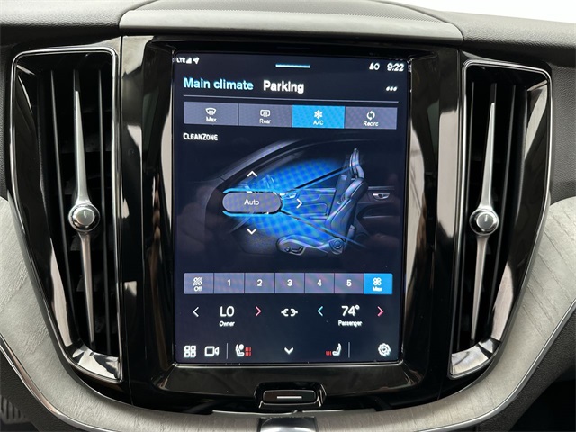 2025 Volvo XC60 B5 Plus photo 10