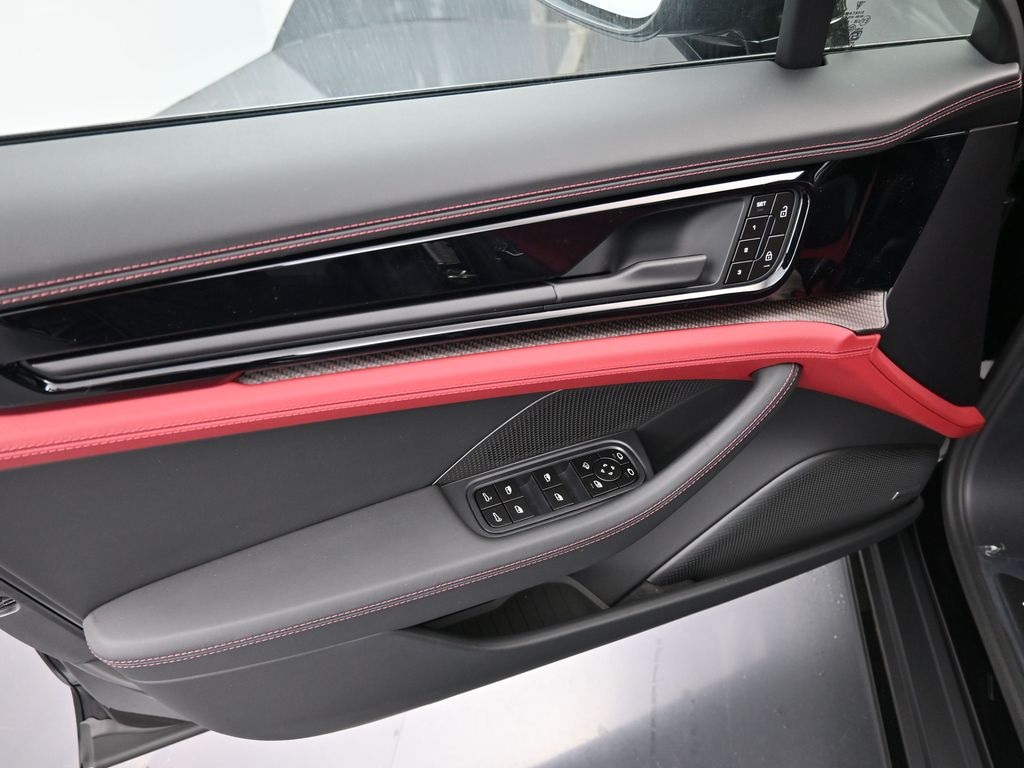 2026 Porsche Panamera GTS photo 19