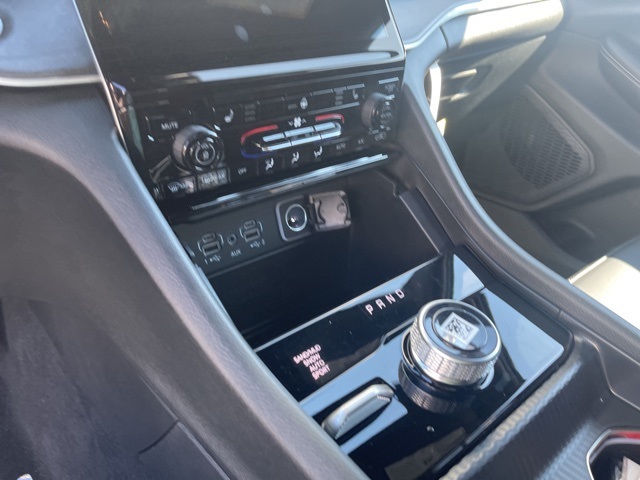2025 Jeep Grand Cherokee Limited photo 16