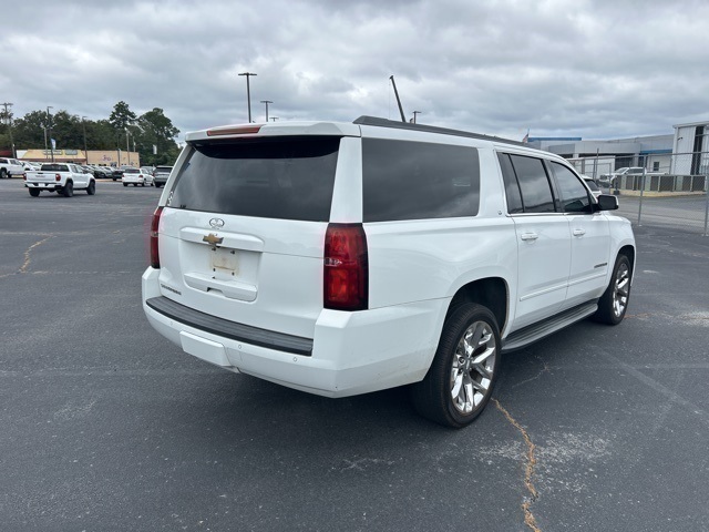 2016 Chevrolet Suburban LT photo 4