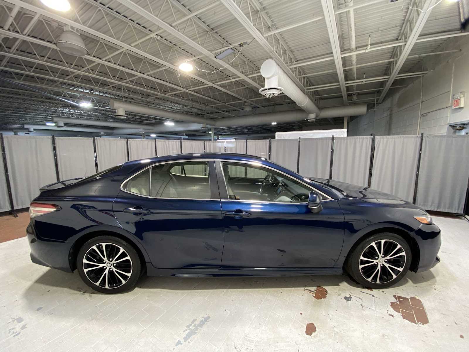 2018 Toyota Camry SE photo 24
