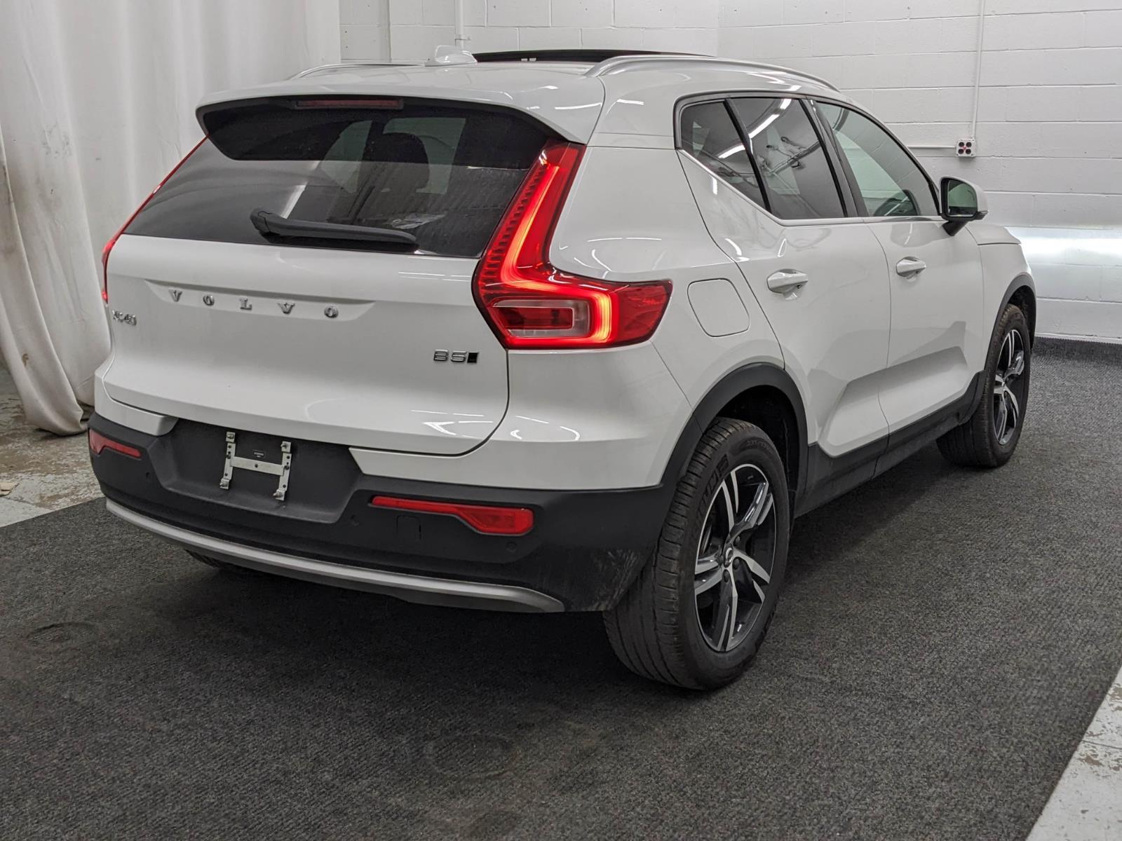 2024 Volvo XC40 Core photo 2