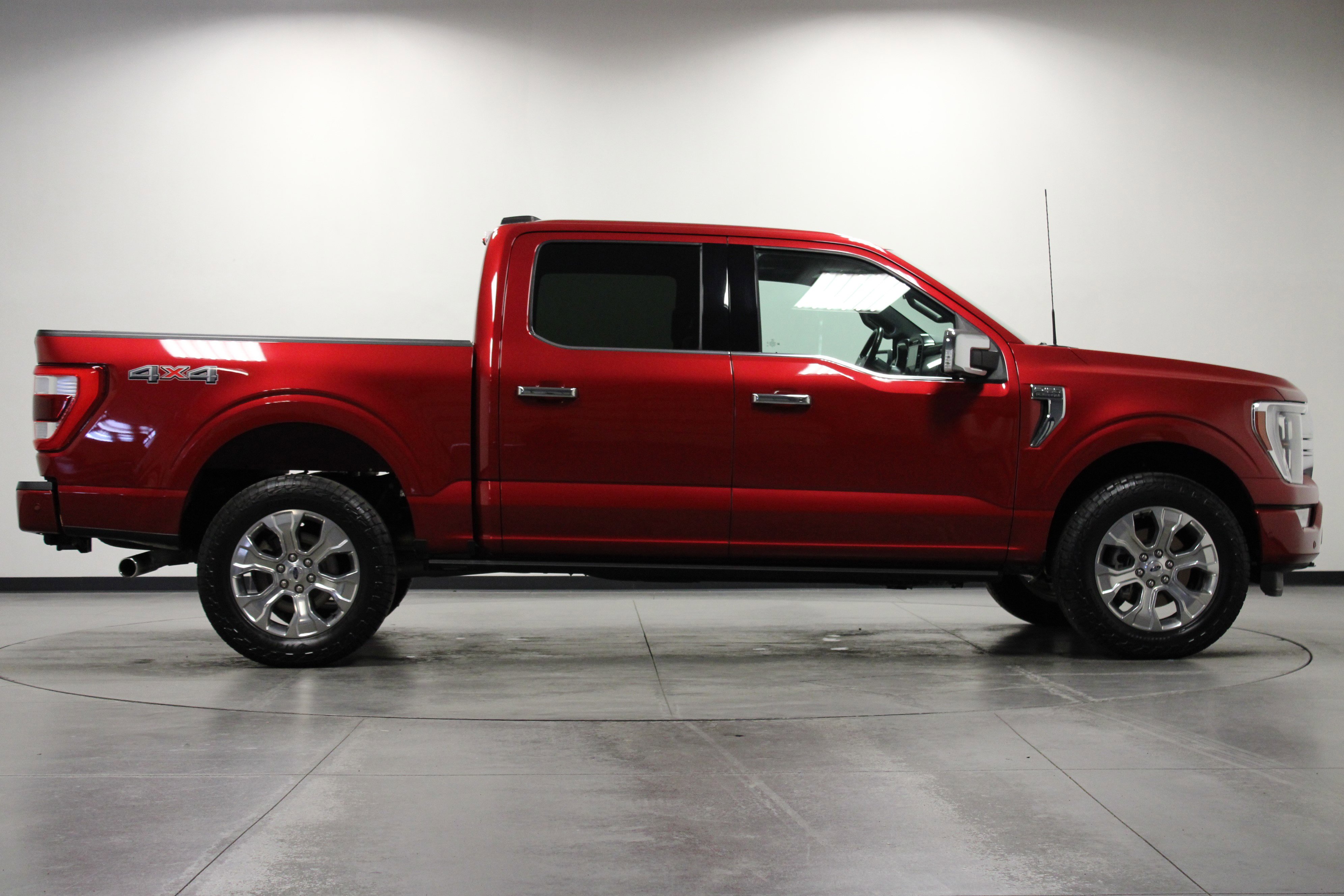 2022 Ford F-150 Platinum photo 2