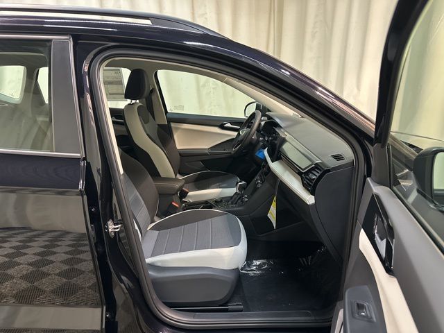 2025 Volkswagen Taos S photo 30