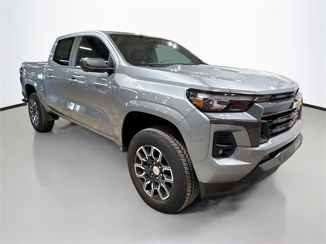2024 Chevrolet Colorado LT photo 3