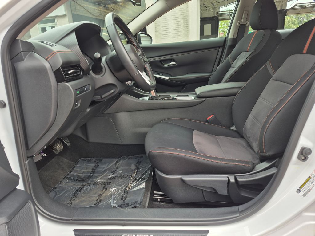 2023 Nissan Sentra SR photo 2