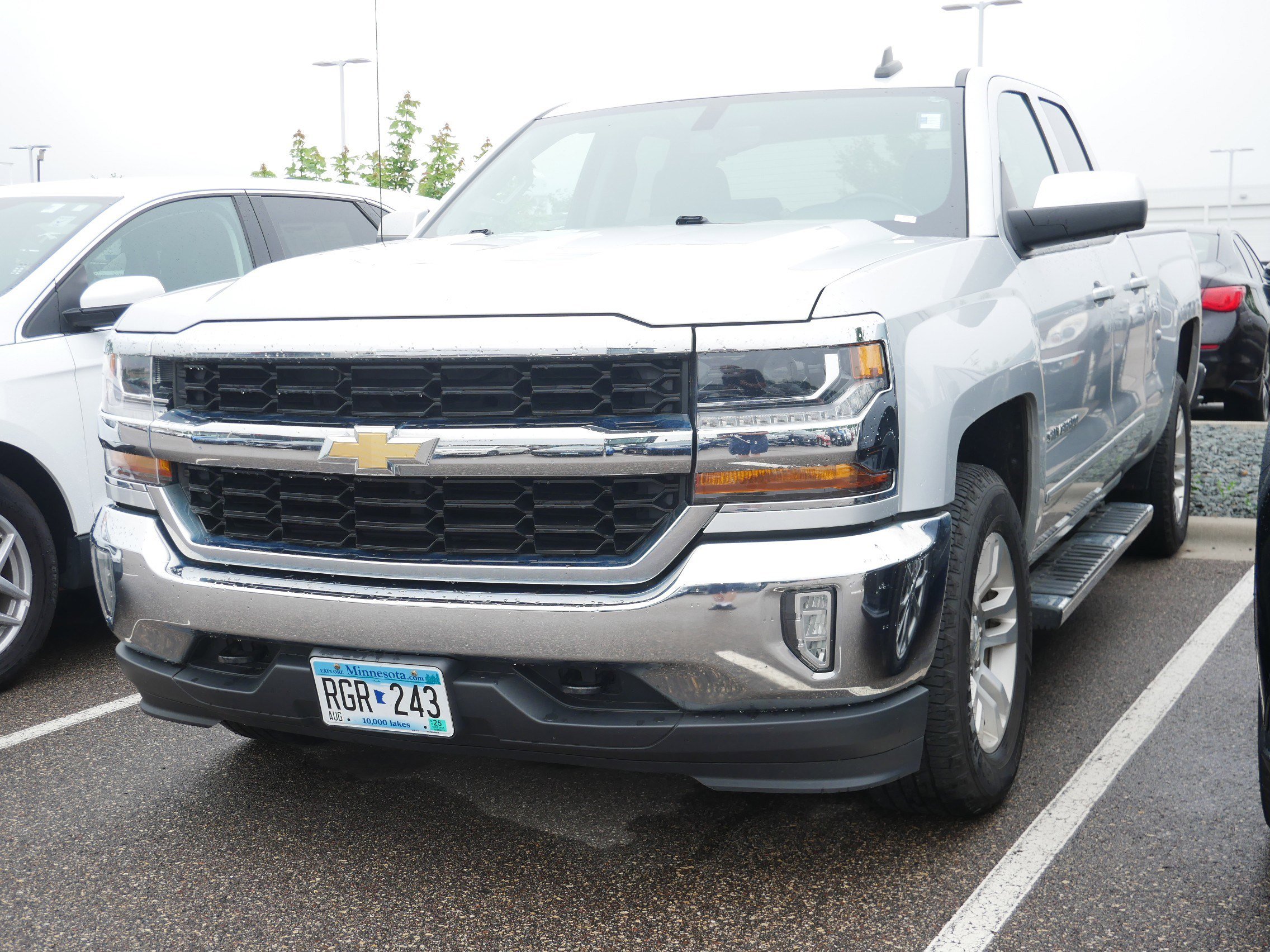 2017 Chevrolet Silverado 1500 LT photo 3
