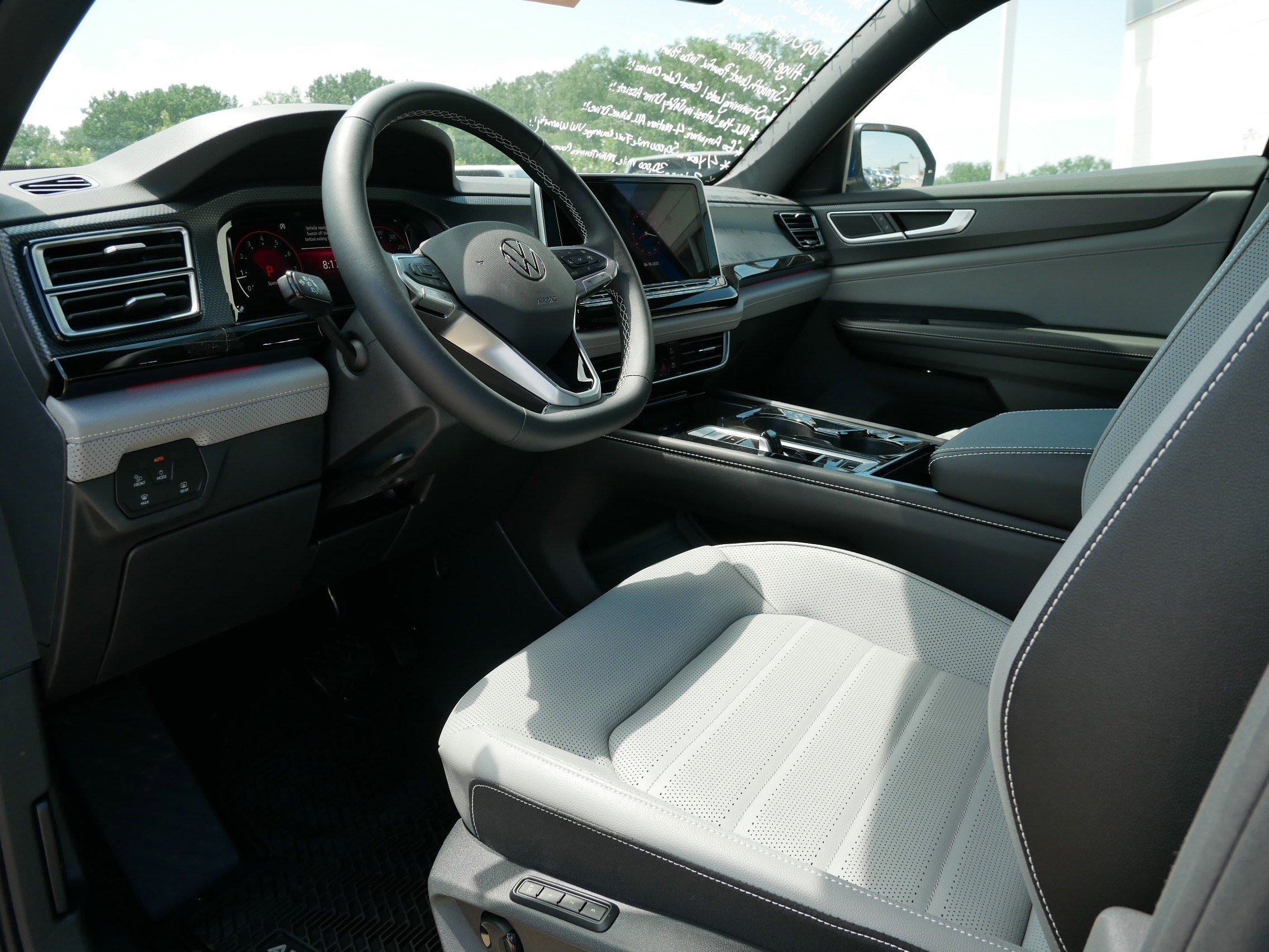 2025 Volkswagen Atlas Cross Sport SEL photo 3