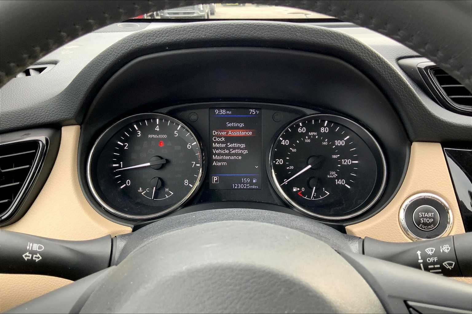 2018 Nissan Rogue SV photo 23