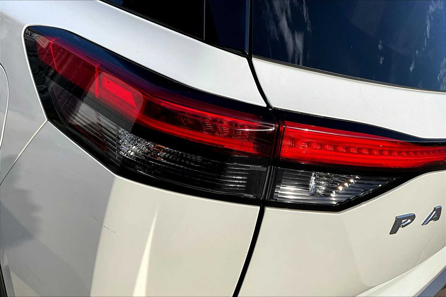 2022 Nissan Pathfinder Platinum photo 25