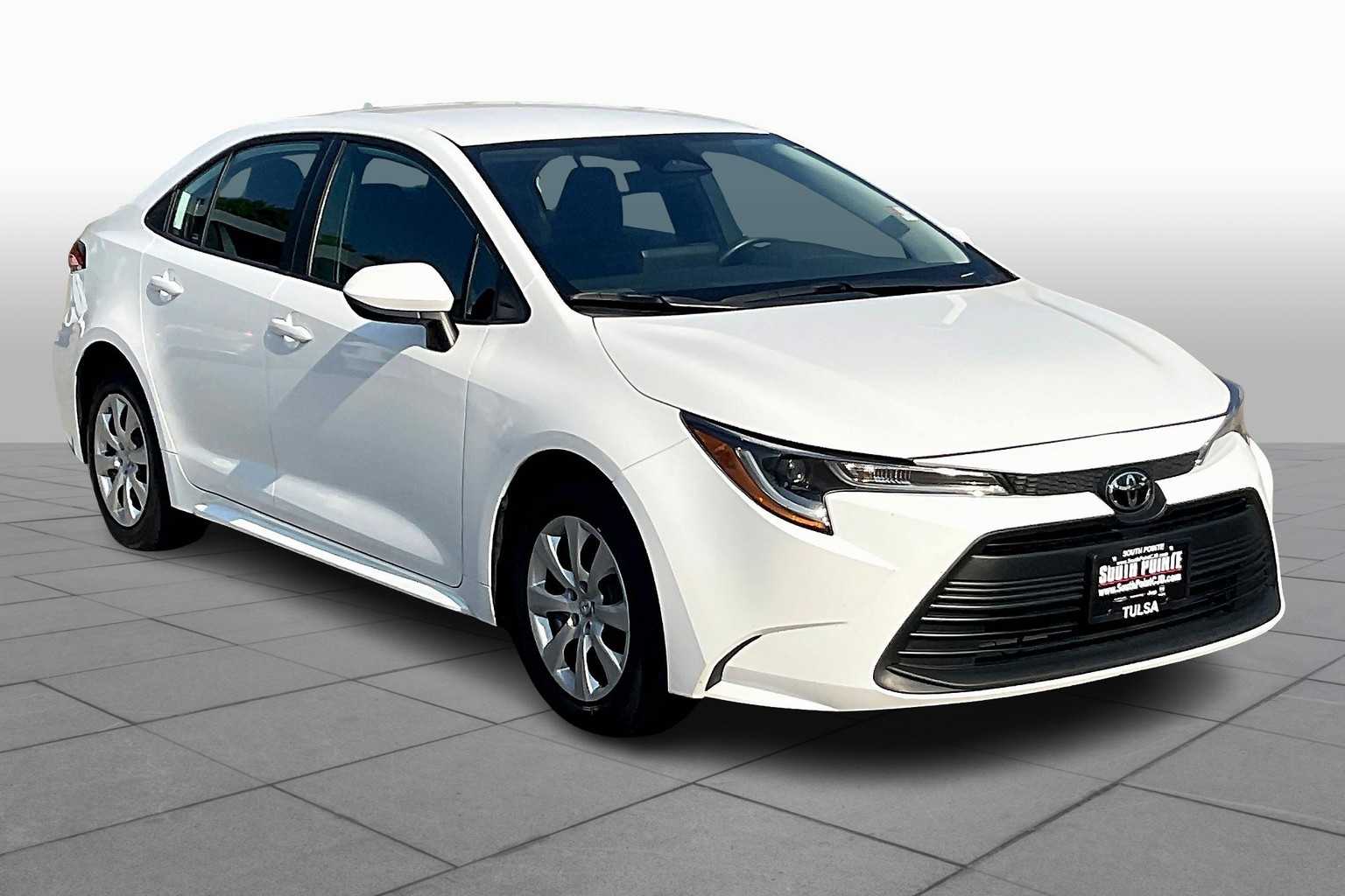 2024 Toyota Corolla LE photo 2