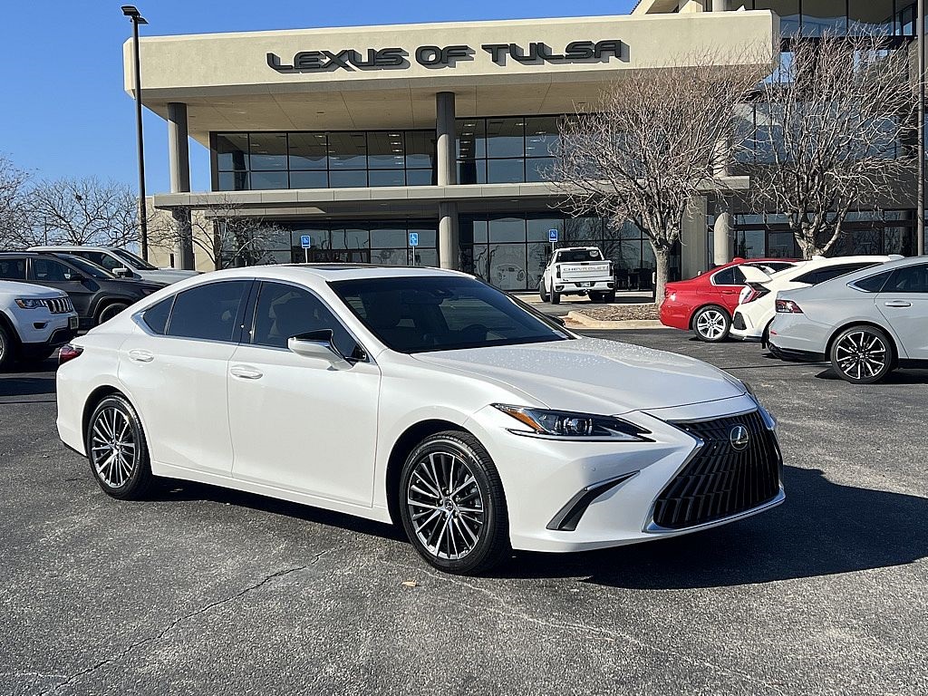 2025 Lexus ES 350's photo