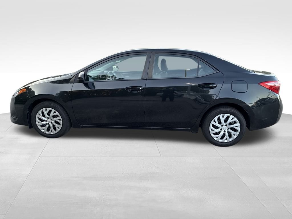 2019 Toyota Corolla L photo 2