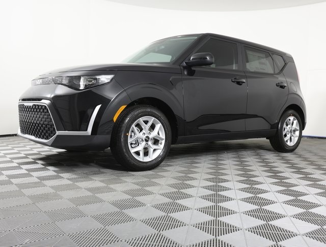 2025 Kia Soul LX's photo