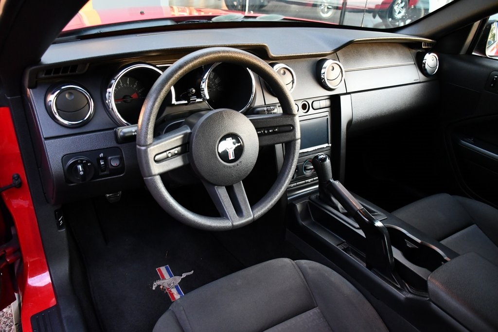 2005 Ford Mustang photo 23