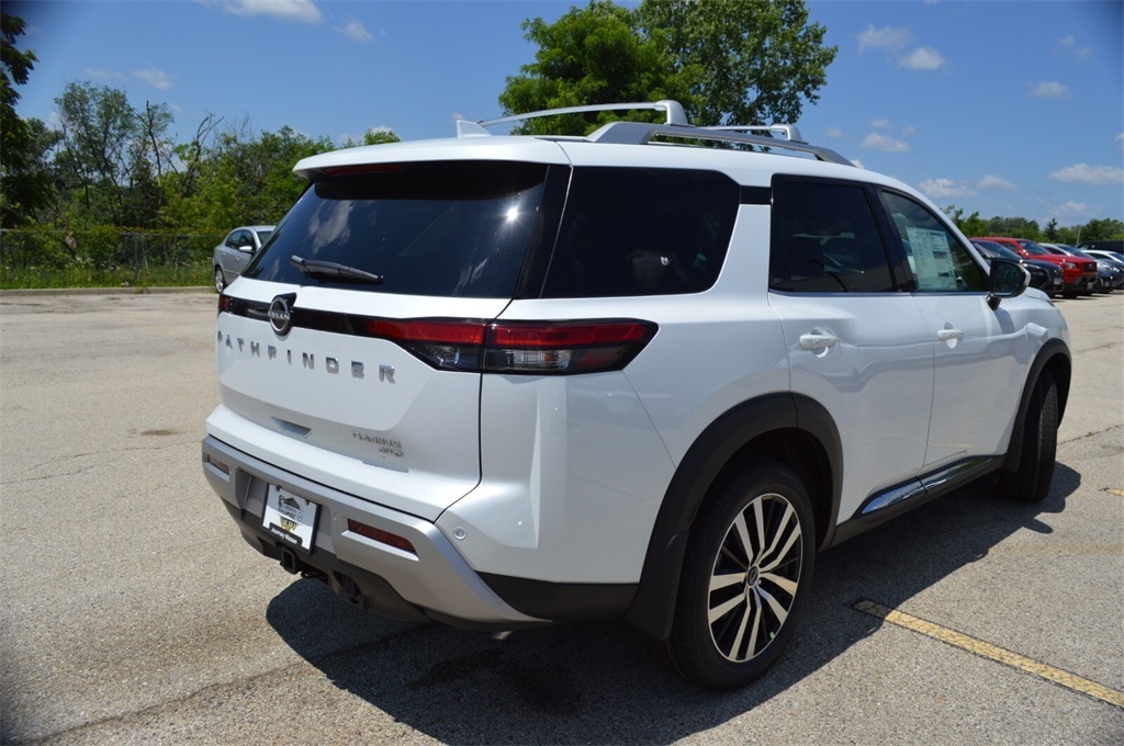 2025 Nissan Pathfinder Platinum photo 4