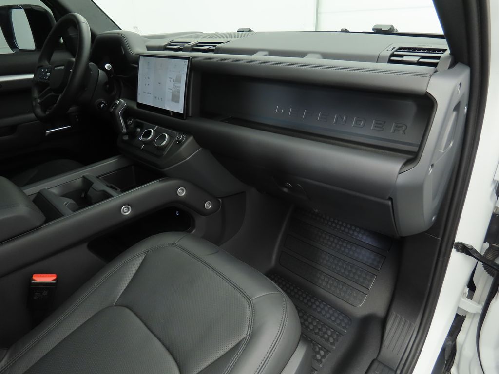 2025 Land Rover Defender 110 X-Dynamic SE photo 18
